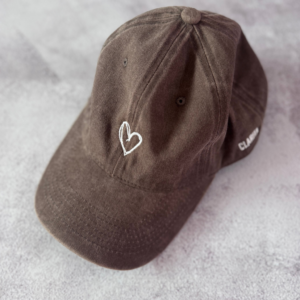 GORRA CORAZON MARRON