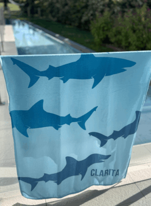 9 TOALLA PLAYA TIBURON